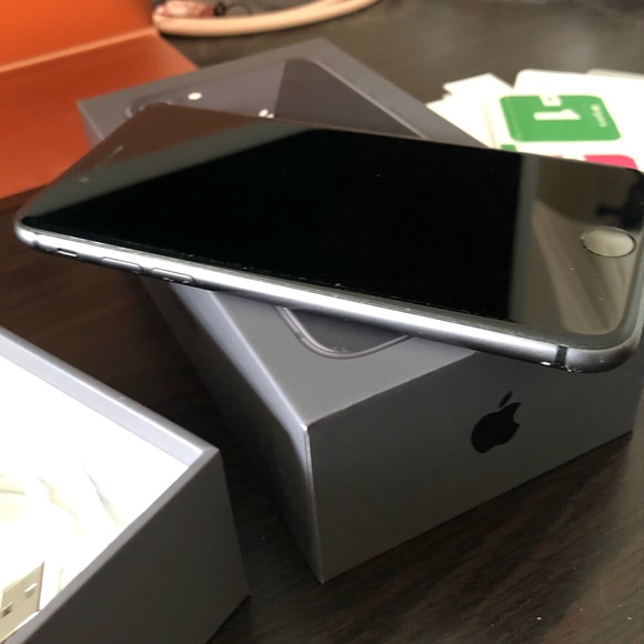 iPhone 8 64 GB Space Gray - Picture 4 of 16